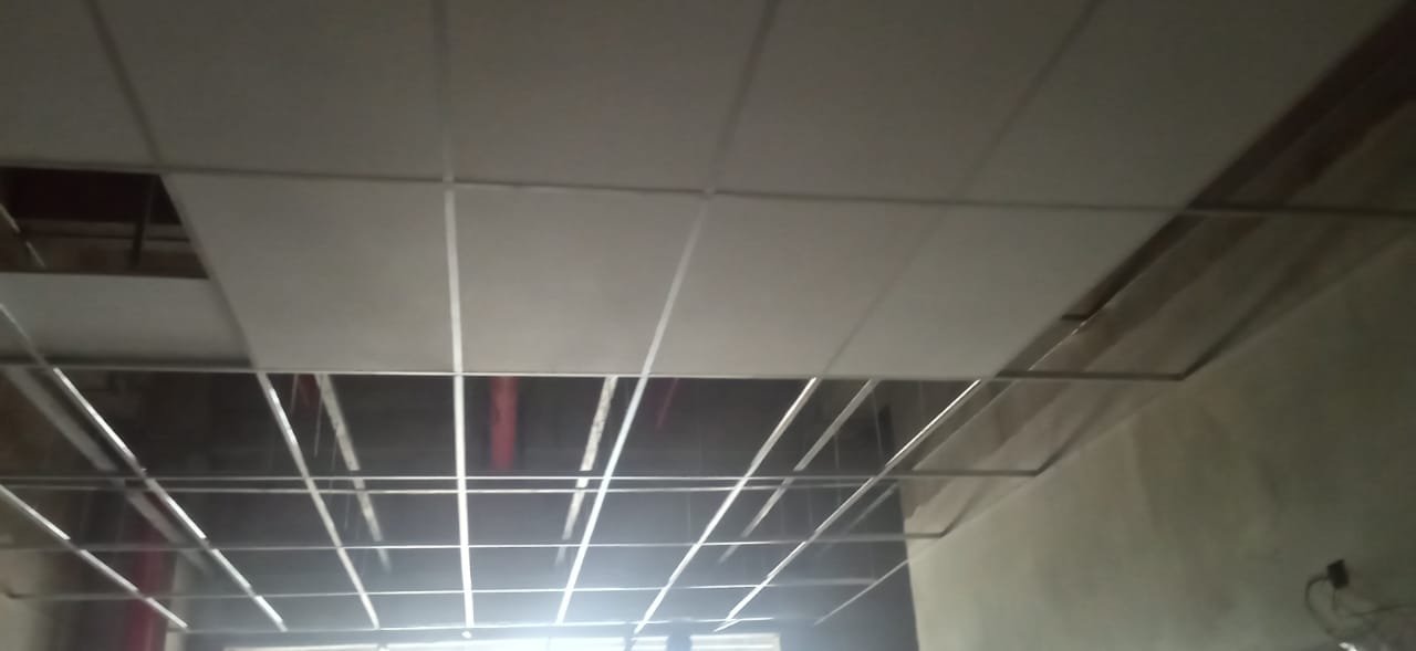 Pekerjaan Pembongkaran dan Pemasangan Partisi serta Pemasangan Plafon pada 10 Pintu Kamar Mess Bos & Staf - Image 1